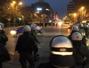 Oμάδα αναρχικών ανέλαβε την ευθύνη για την επίθεση κατά των ΜΑΤ στη Θεσσαλονίκη με διαδυκτική ανάρτηση
